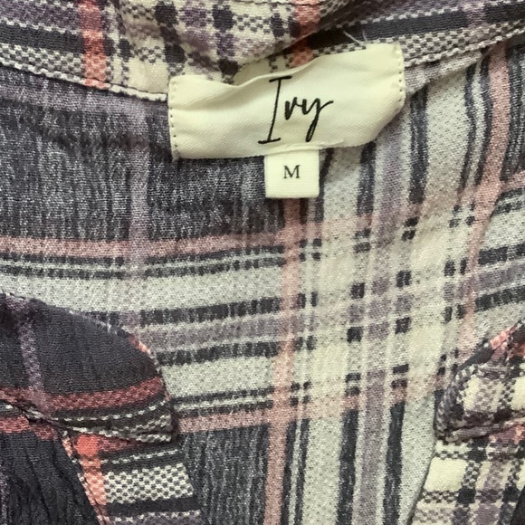 5 Medium sized Tops - Picture 10 of 10